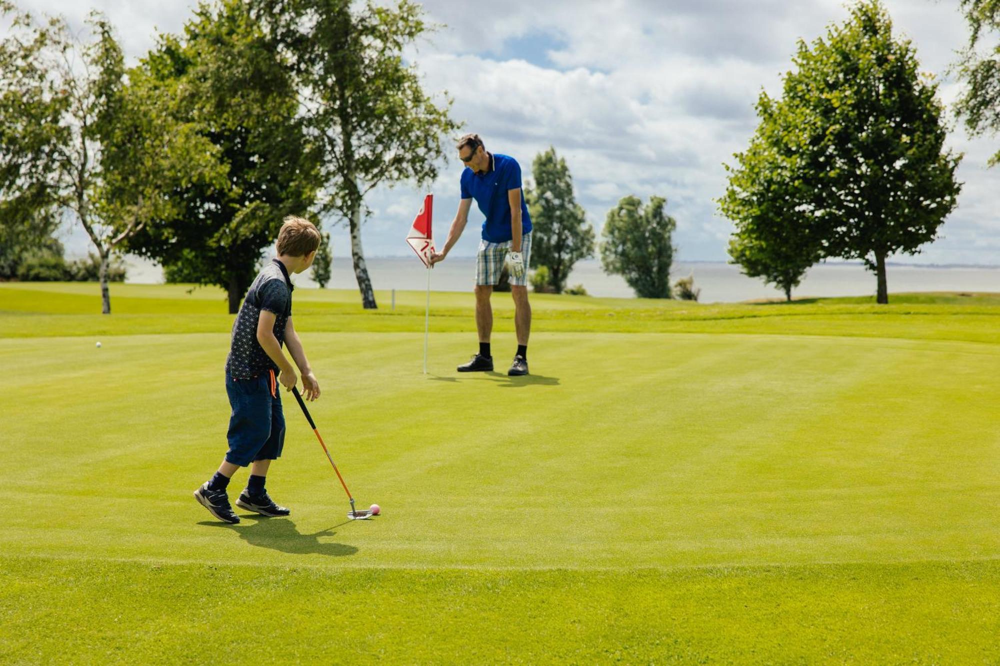 Golf 'N Wave Aktivresort Фехмарн Екстериор снимка