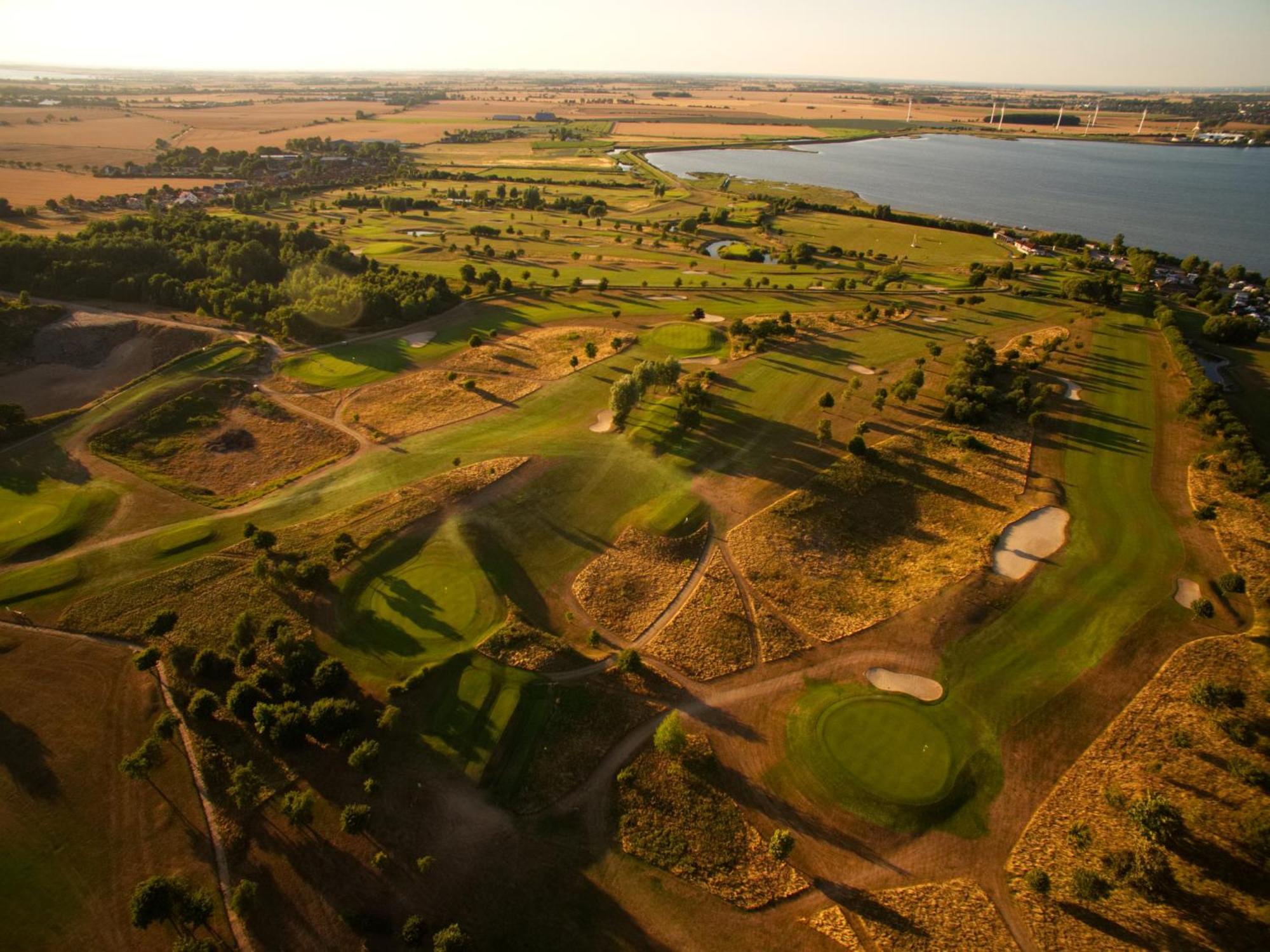 Golf 'N Wave Aktivresort Фехмарн Екстериор снимка