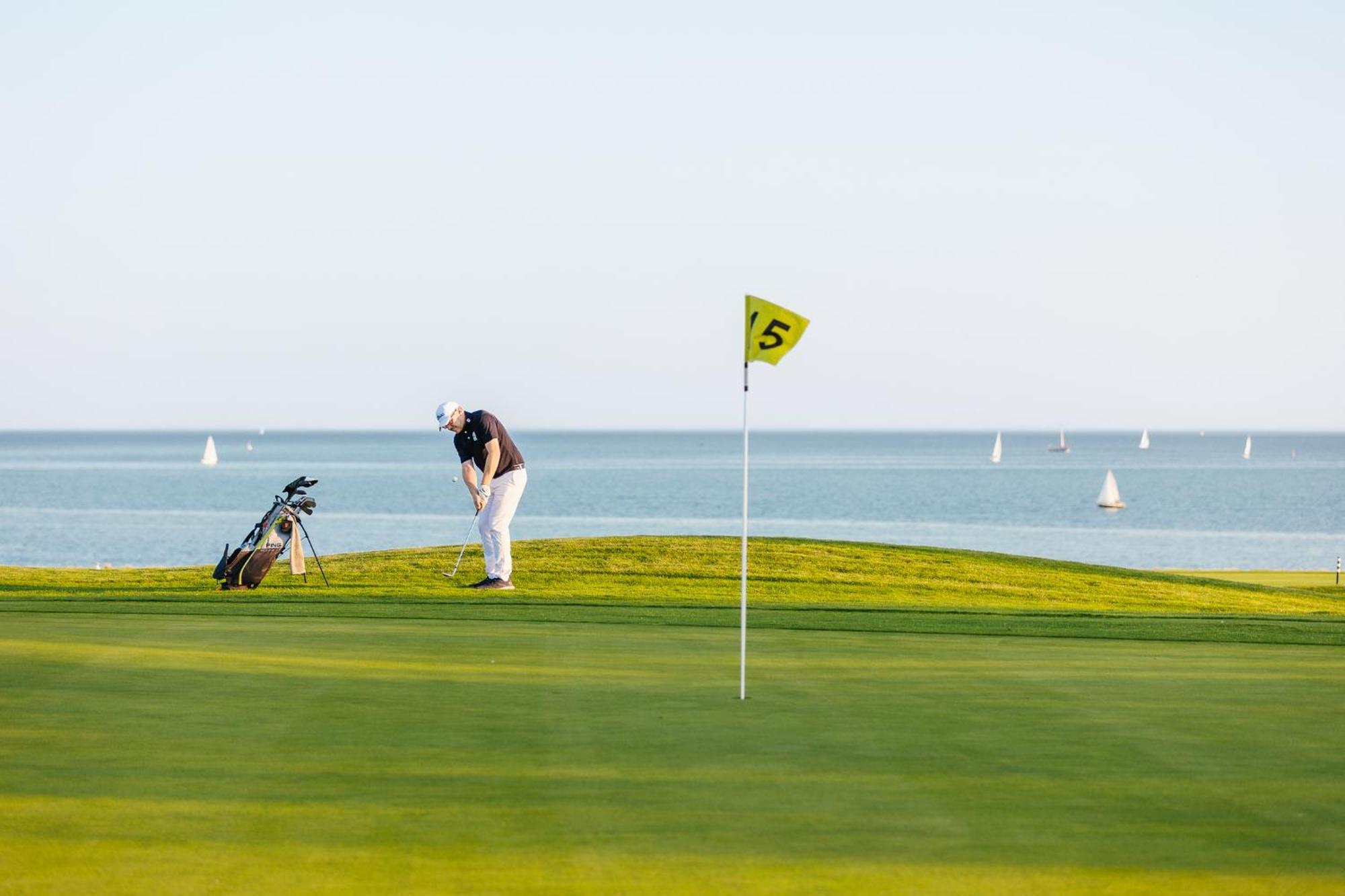 Golf 'N Wave Aktivresort Фехмарн Екстериор снимка