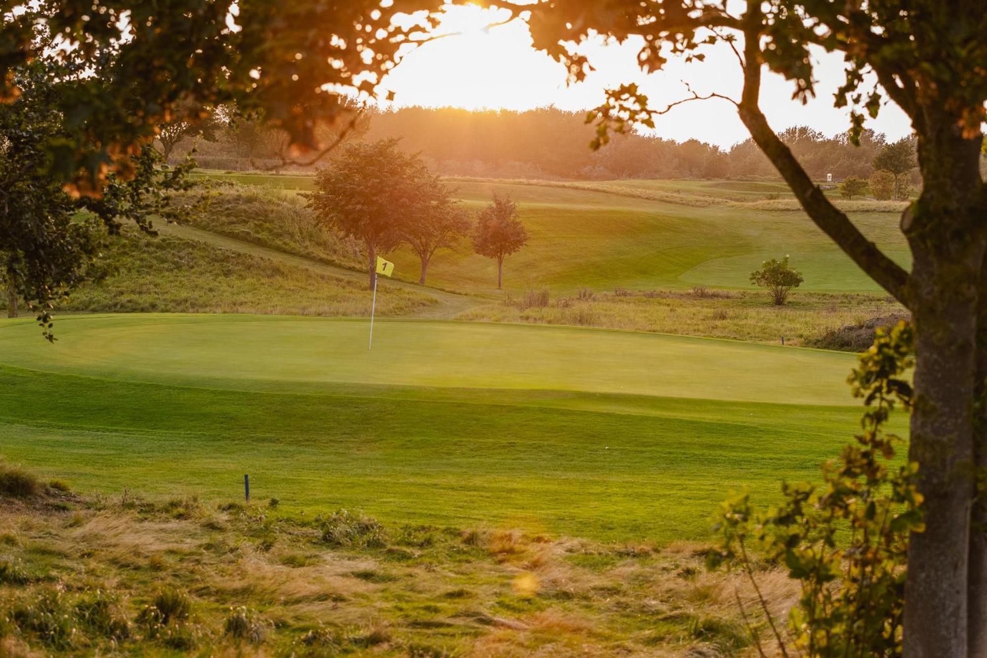 Golf 'N Wave Aktivresort Фехмарн Екстериор снимка